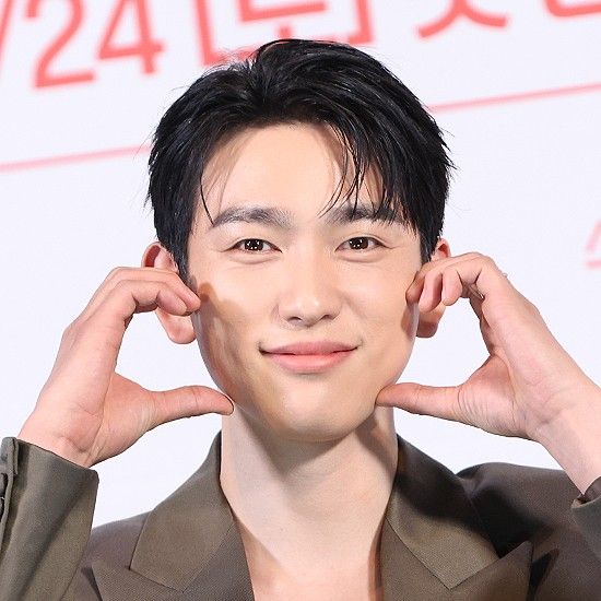 Behind-the-scenes cut of Park Jinyoung