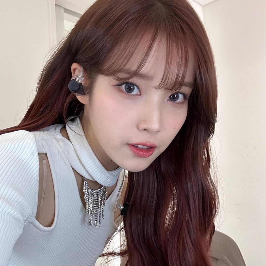 Cuplikan di balik layar dari IU