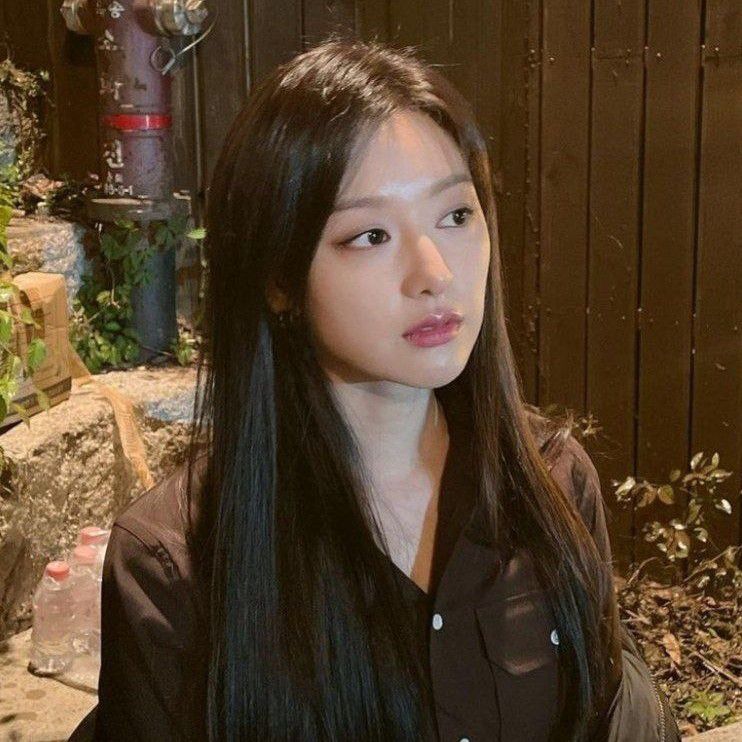 Behind-the-scenes cut of Kim Jiwon