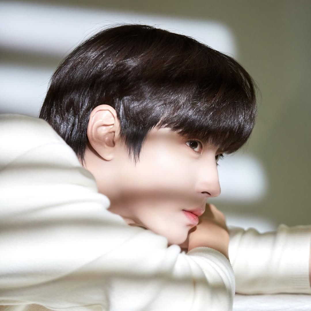 Behind-the-scenes cut of Hwang Inyoup