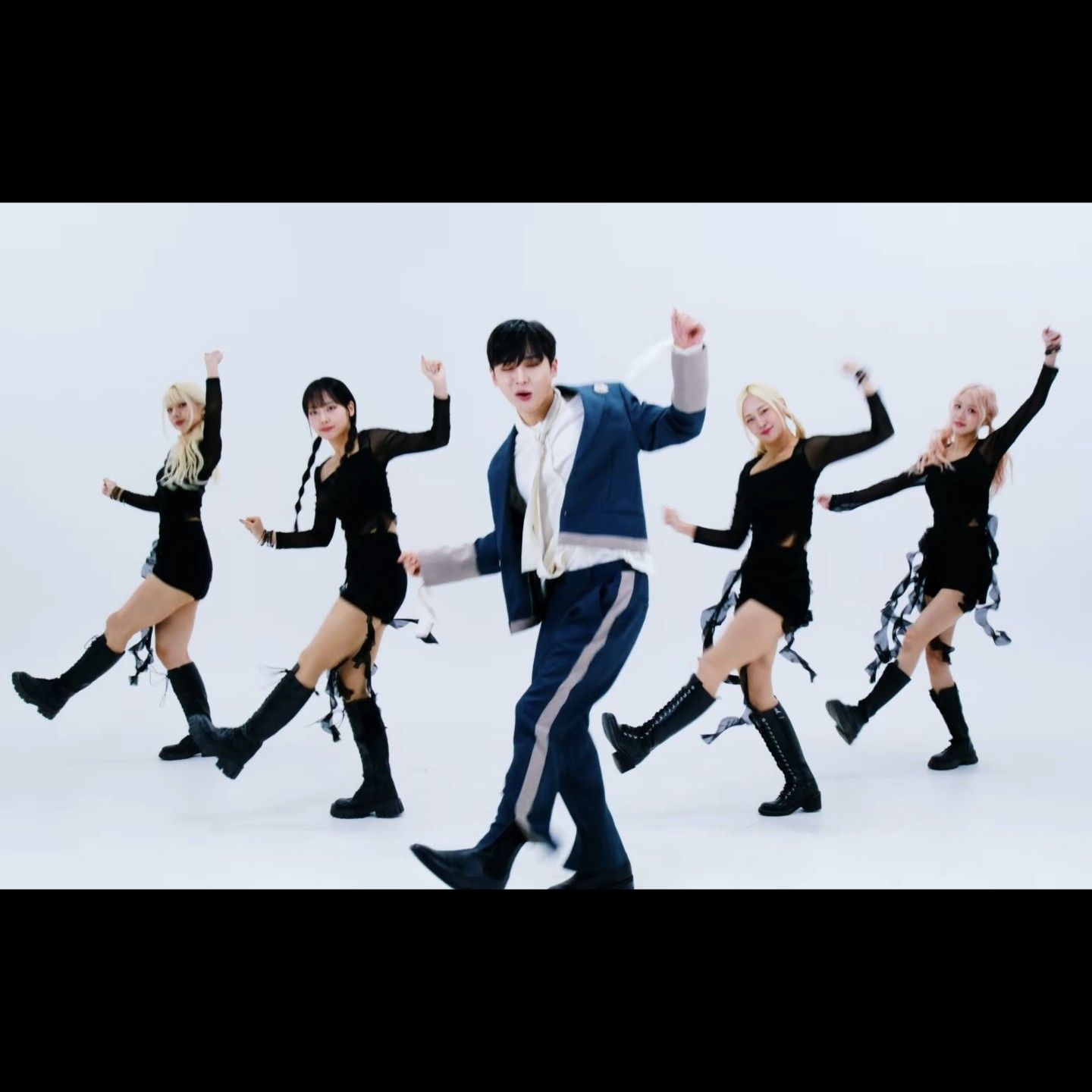 Behind-the-scenes cut of Seong Ri