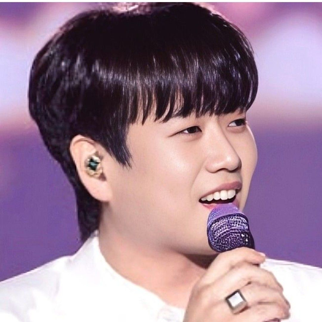 Foto kegiatan terbaru dari Hwang Youngwoong