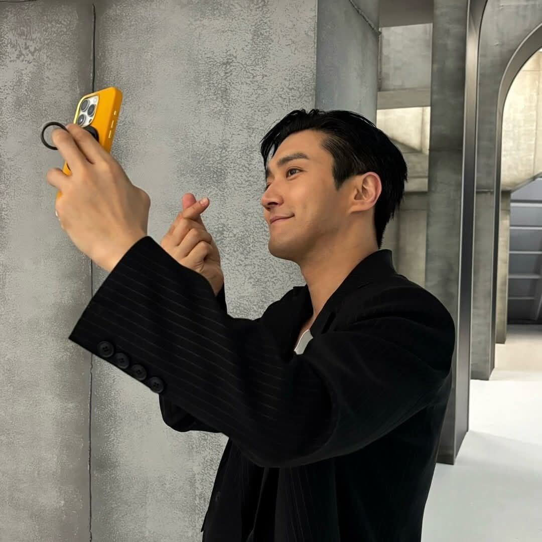 Latest photo of Choi Siwon