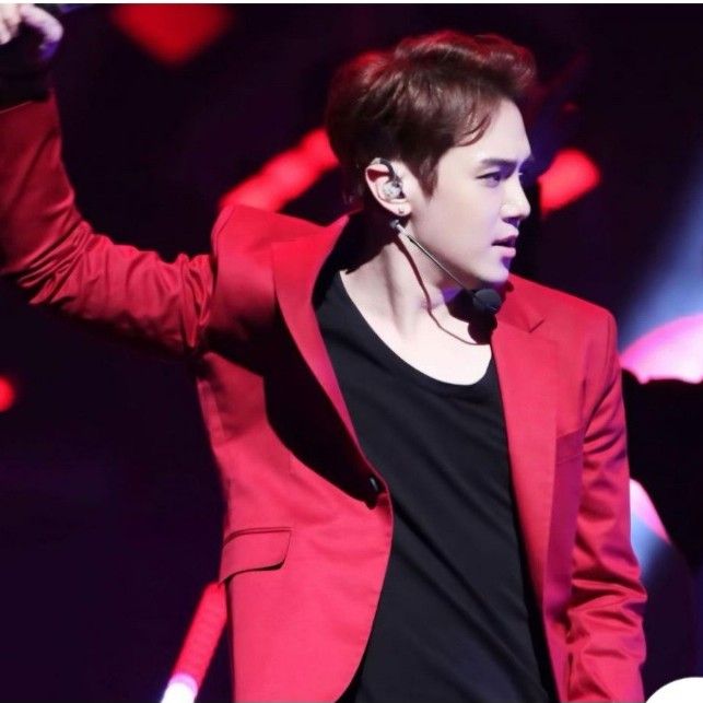 A moment captured by a fan of Hwanhee