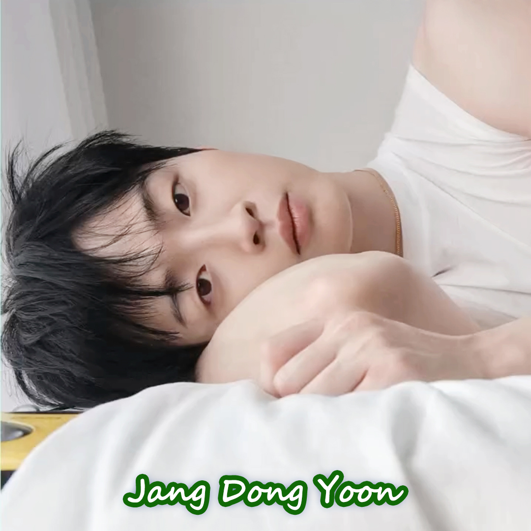 A moment captured by a fan of Jang Dongyoon