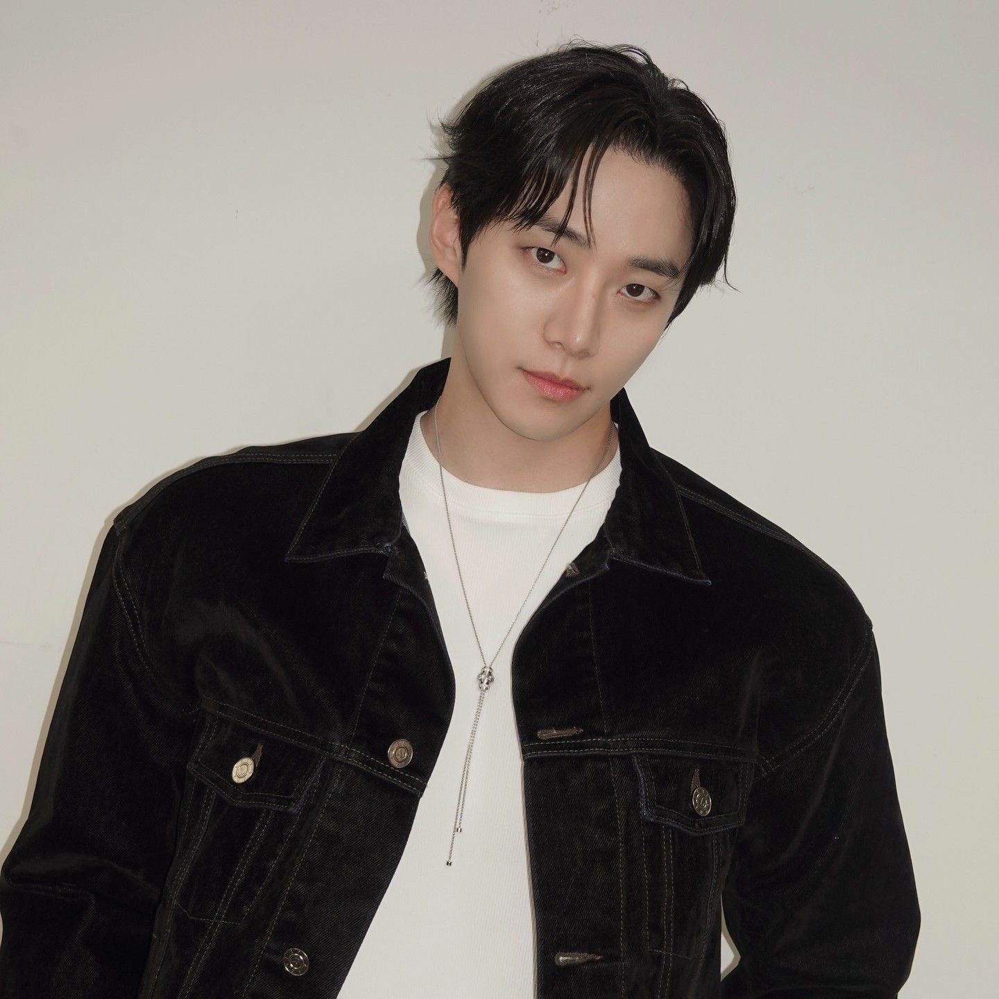 イ・ジュノのビハインドカット