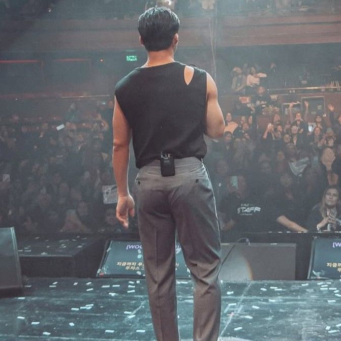 A moment captured by a fan of Woo Dohwan