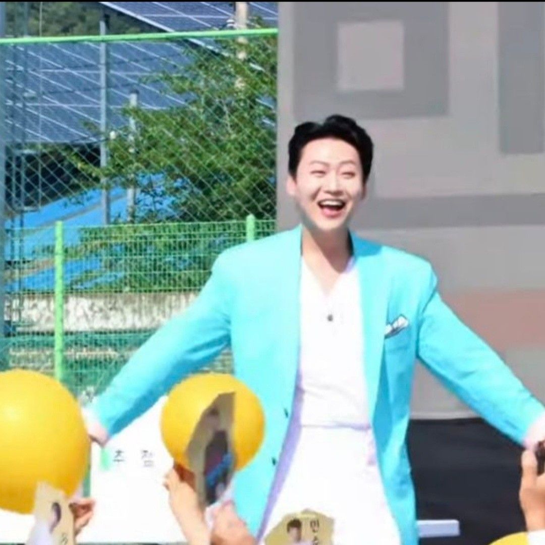 A moment captured by a fan of Min Soohyun