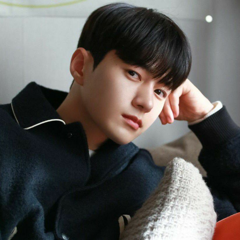Recent activity shot of Kim Myungsoo (L)