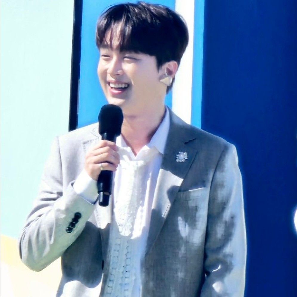 Behind-the-scenes cut of Lee Chanwon