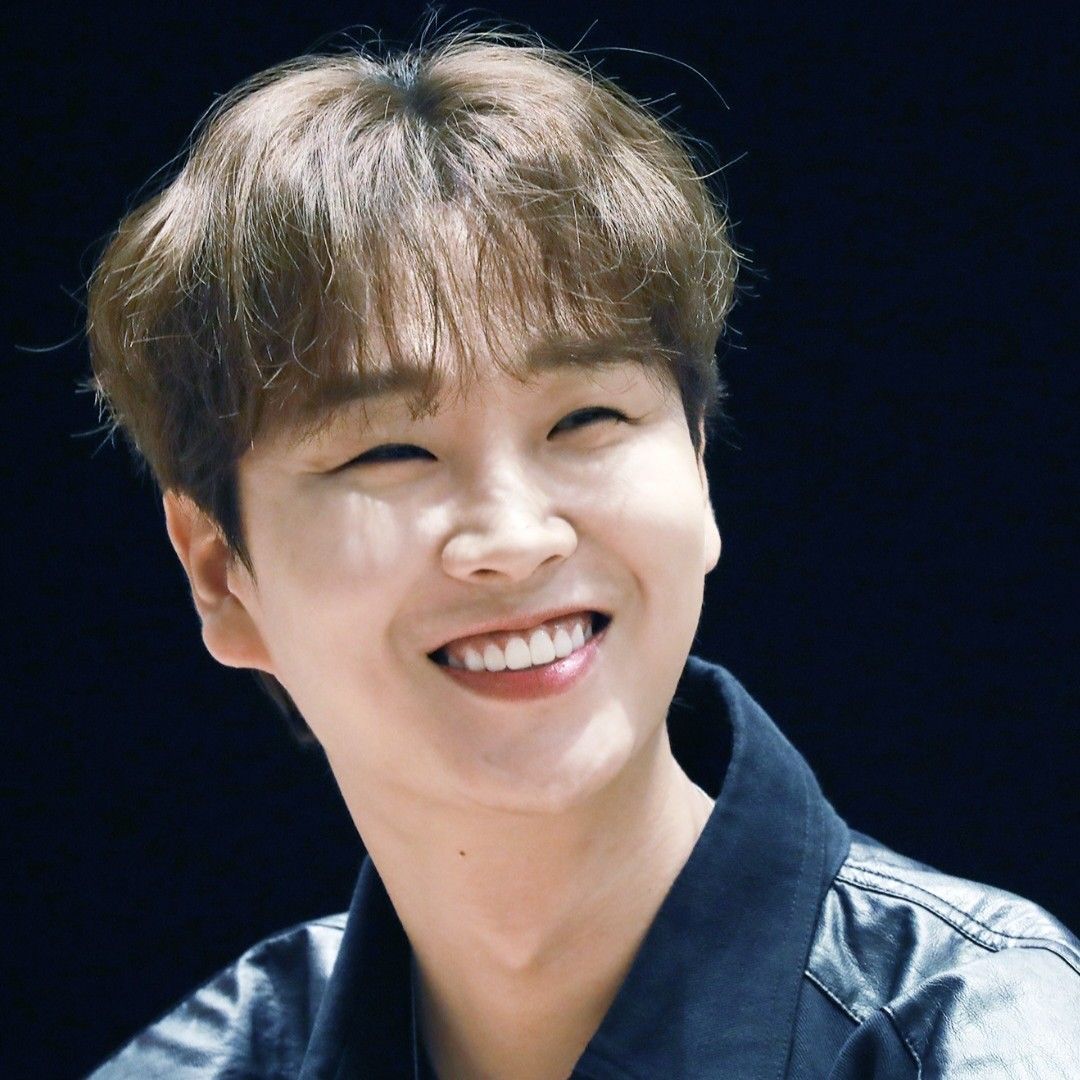 Song Minjun的最新照片