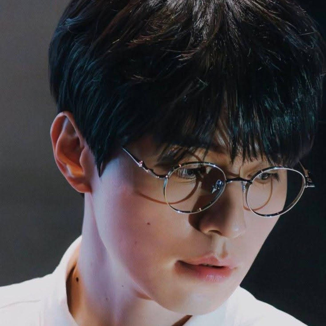 Recent activity shot of Lee Dongwook