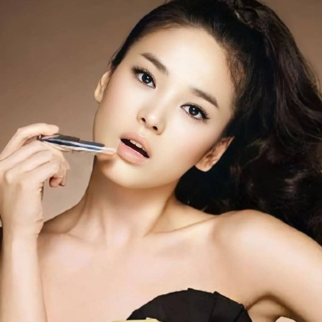 Recent activity shot of Song Hyekyo