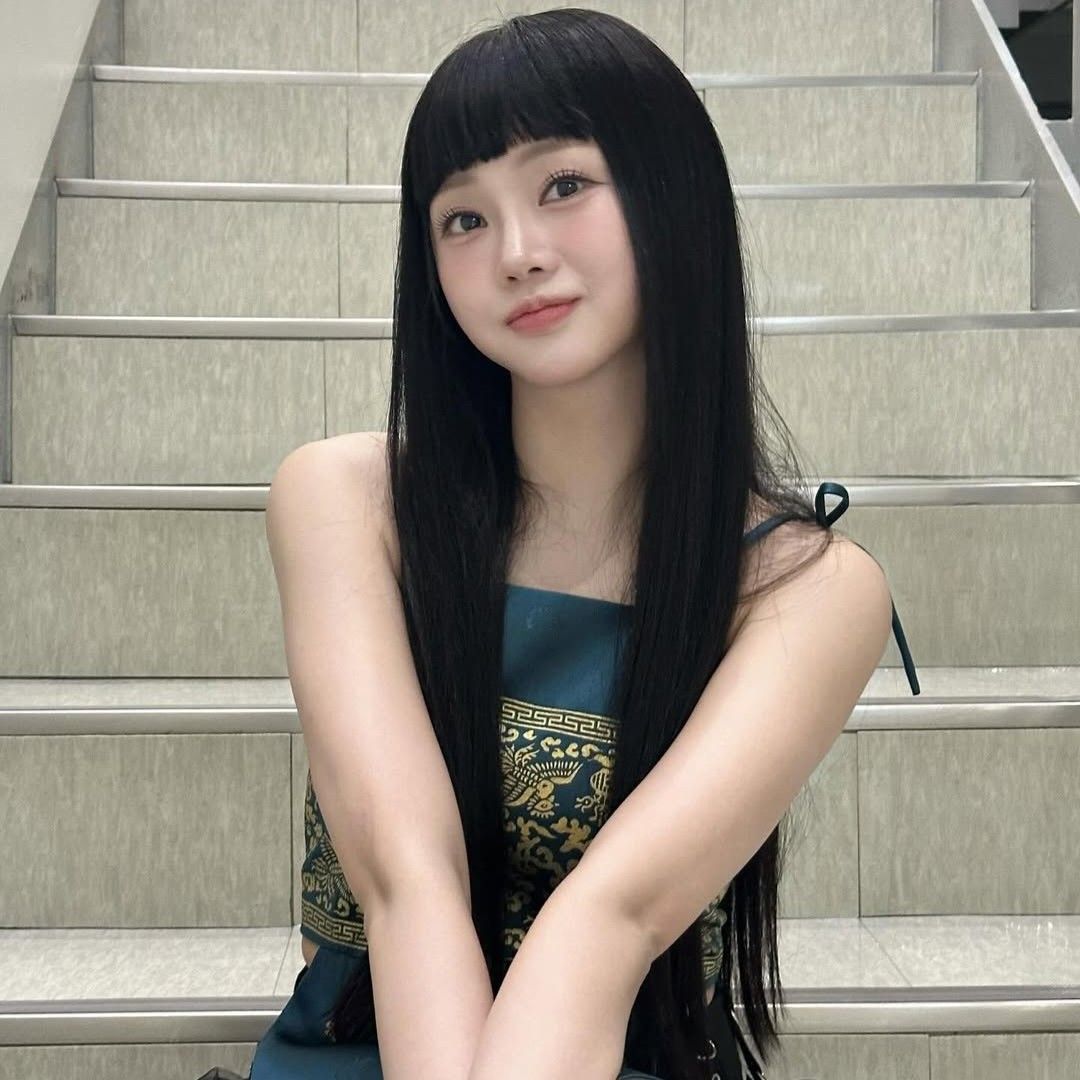 Behind-the-scenes cut of Hong Jiyoon