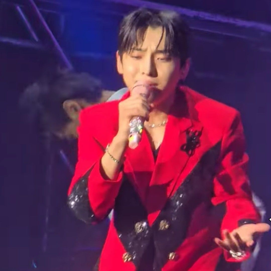 A moment captured by a fan of Seong Ri