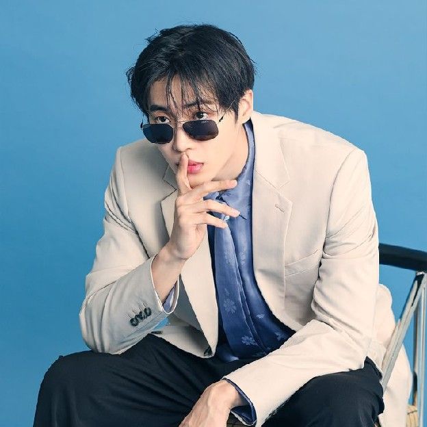 Behind-the-scenes cut of Choo Youngwoo