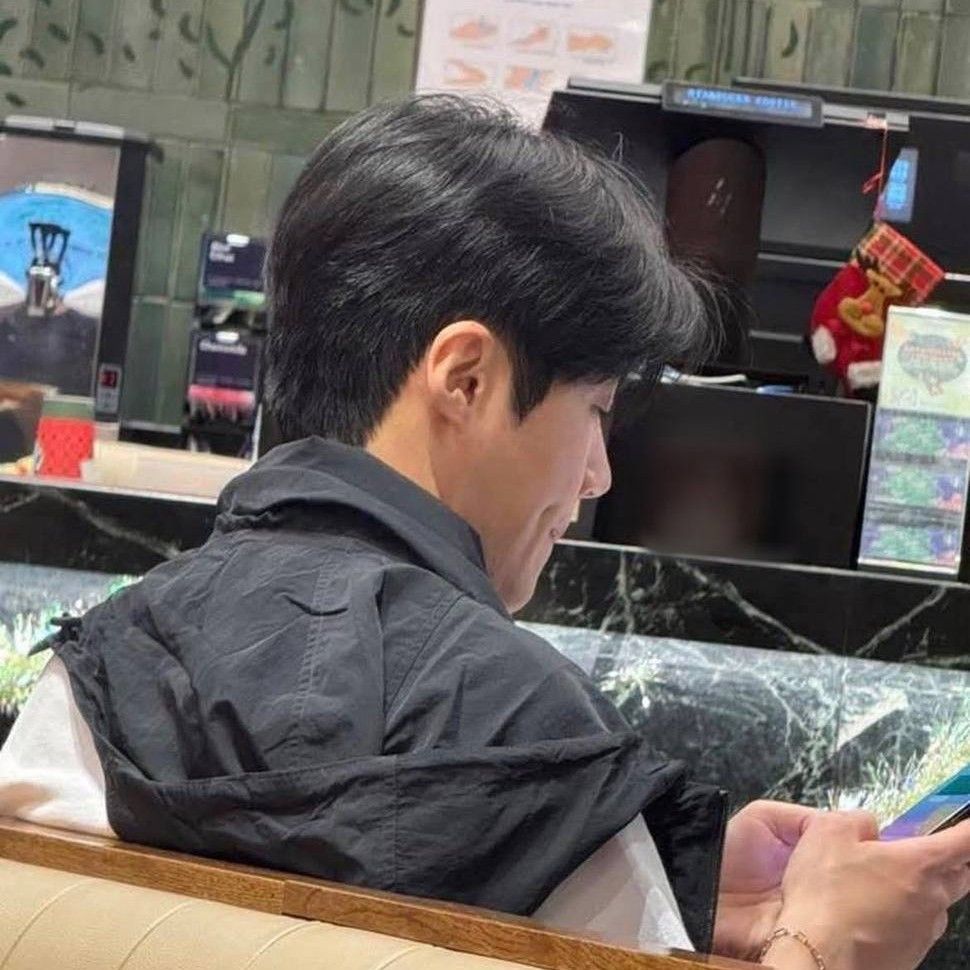 Behind-the-scenes cut of Kim Seonho