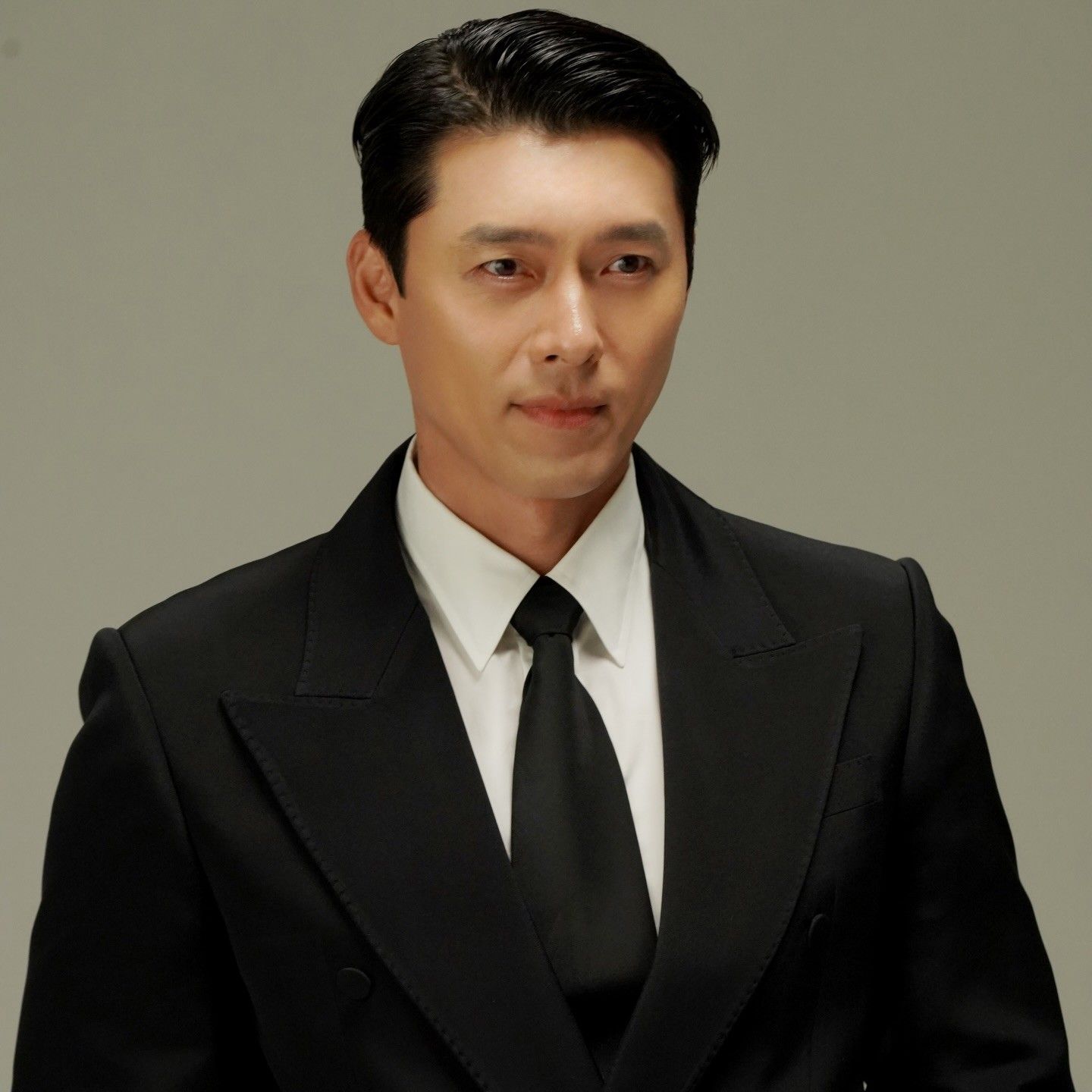 Behind-the-scenes cut of Hyun Bin