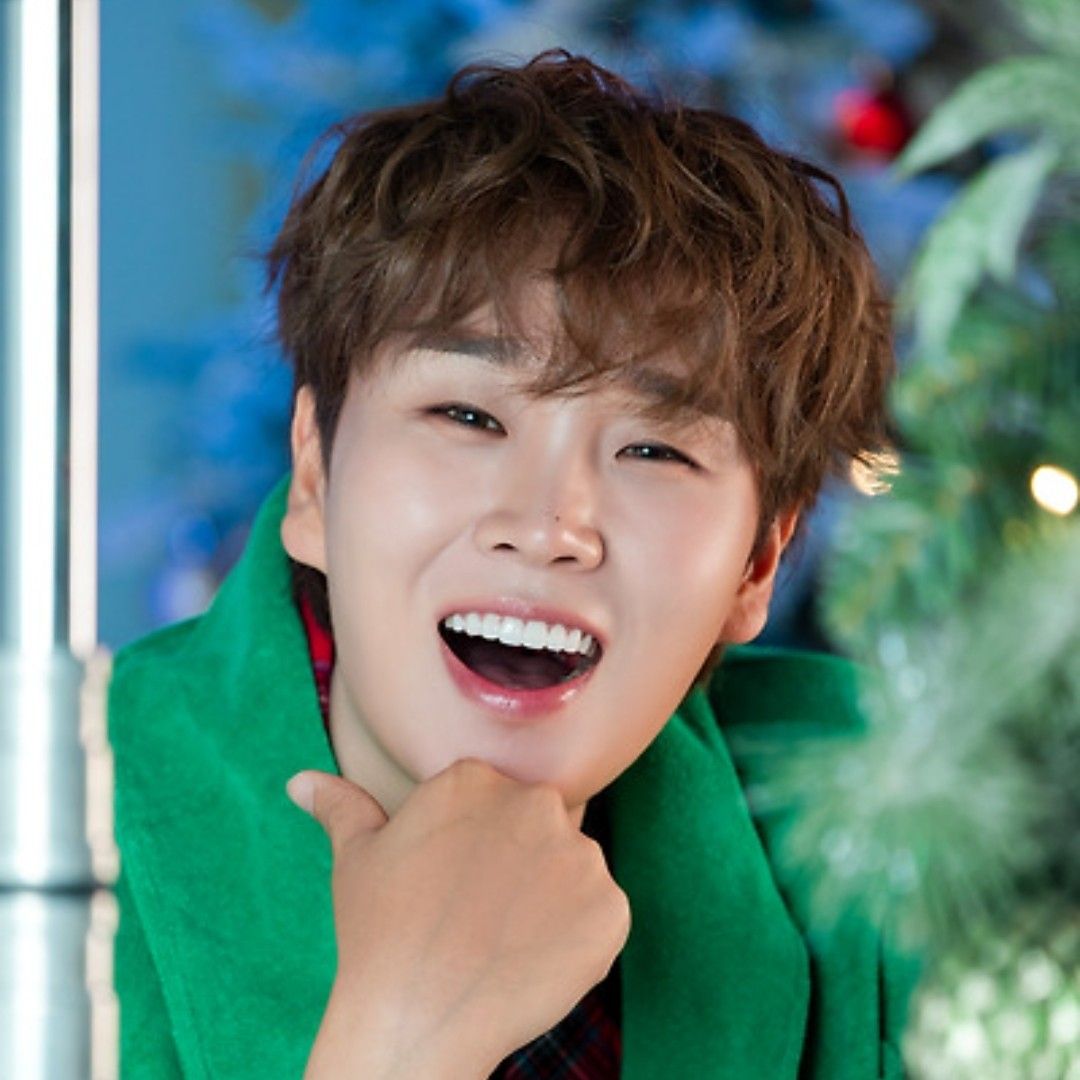 A moment captured by a fan of Song Minjun