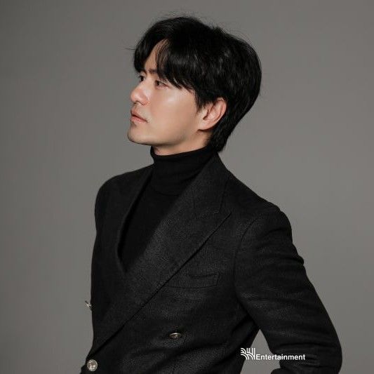 Recent activity shot of Lee Jinwook