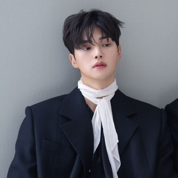 Latest photo of Song Kang