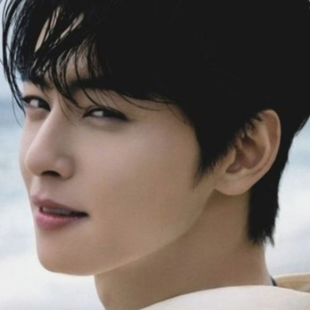 Behind-the-scenes cut of Cha Eunwoo