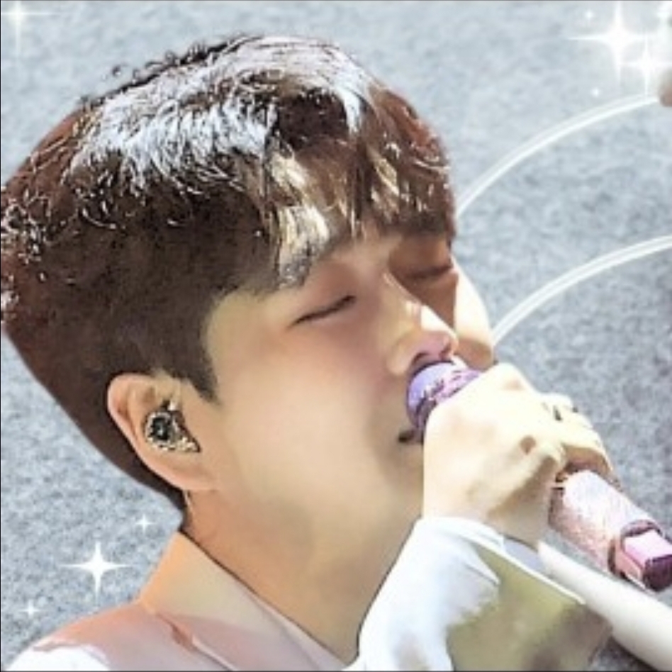 Behind-the-scenes cut of Hwang Youngwoong