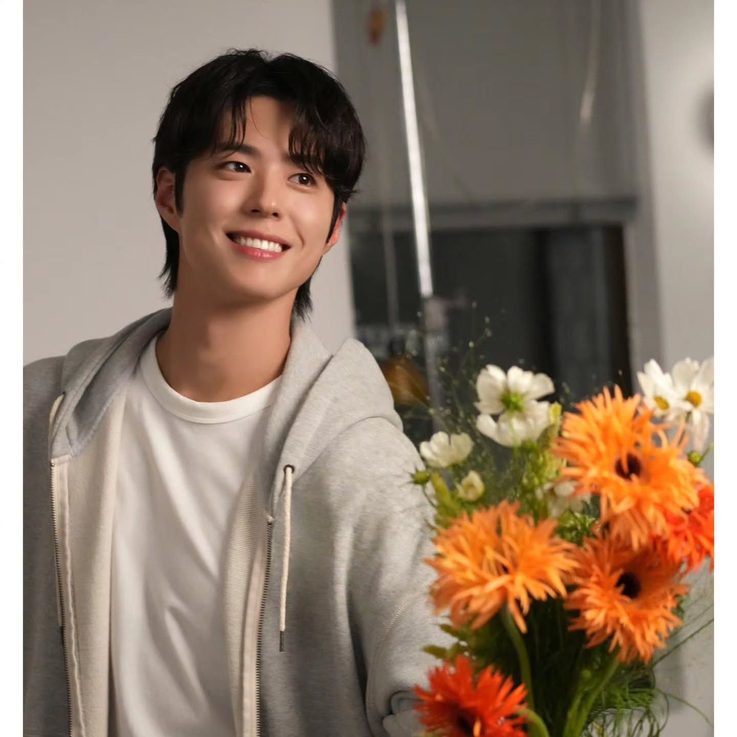 Behind-the-scenes cut of Park Bogum