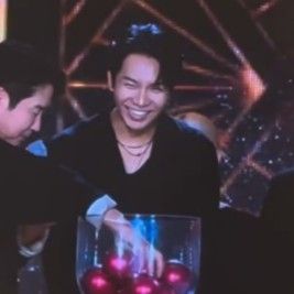 Behind-the-scenes cut of Lee Seunggi