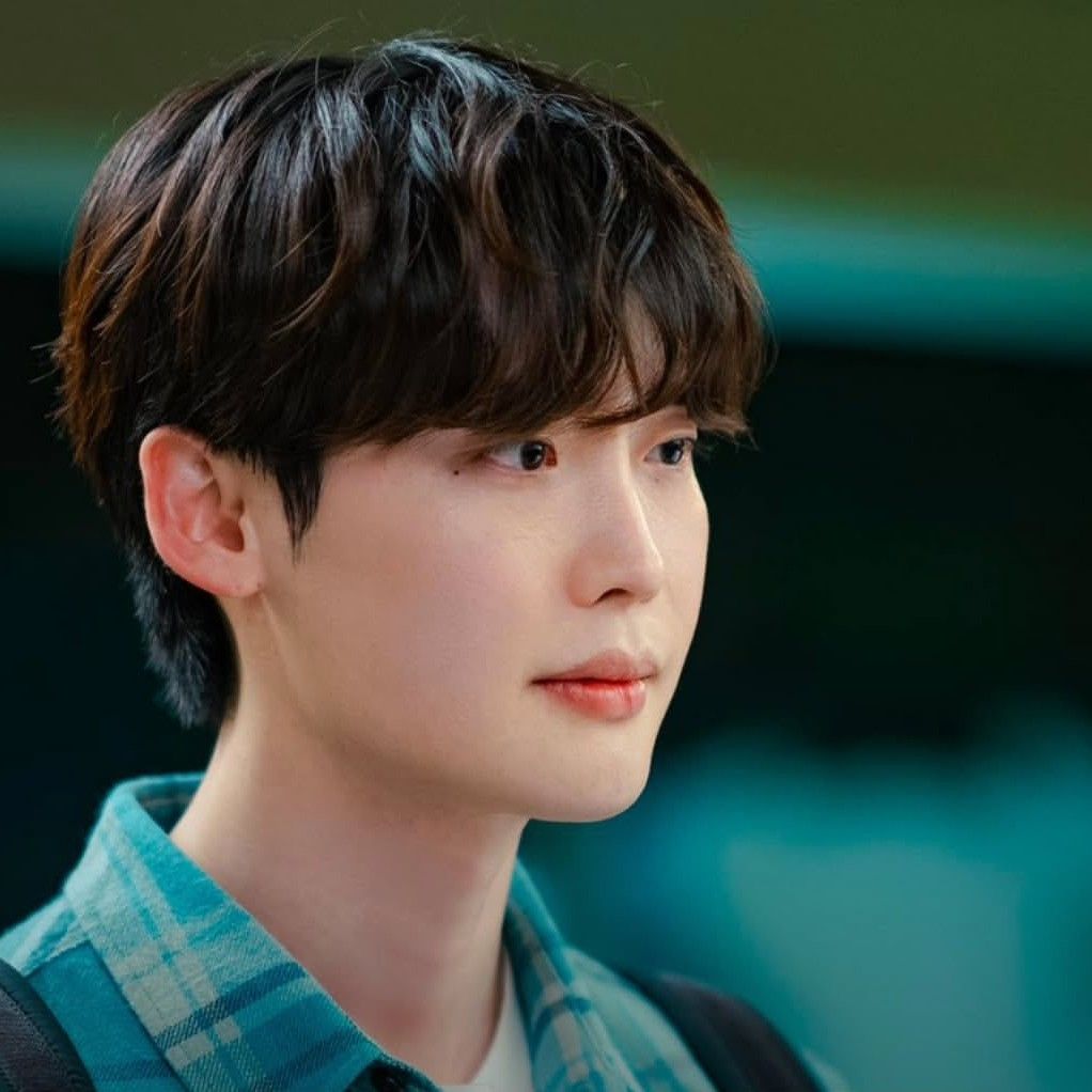 Recent activity shot of Lee Jongsuk