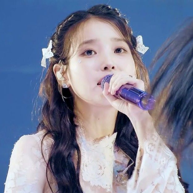 Behind-the-scenes cut of IU