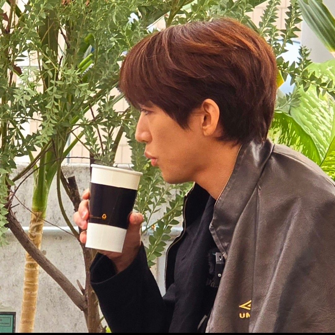 Behind-the-scenes cut of Lee Seungyoon