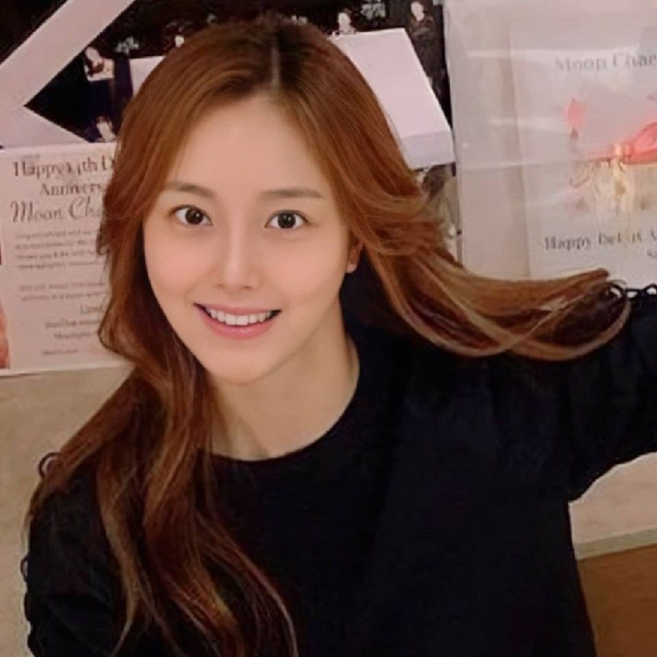 Recent activity shot of Moon Chaewon