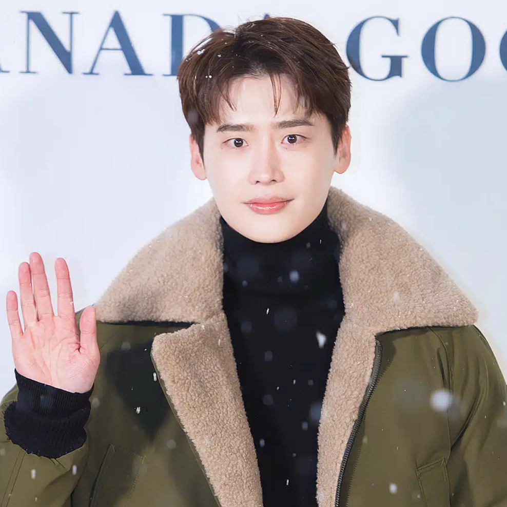 A moment captured by a fan of Lee Jongsuk