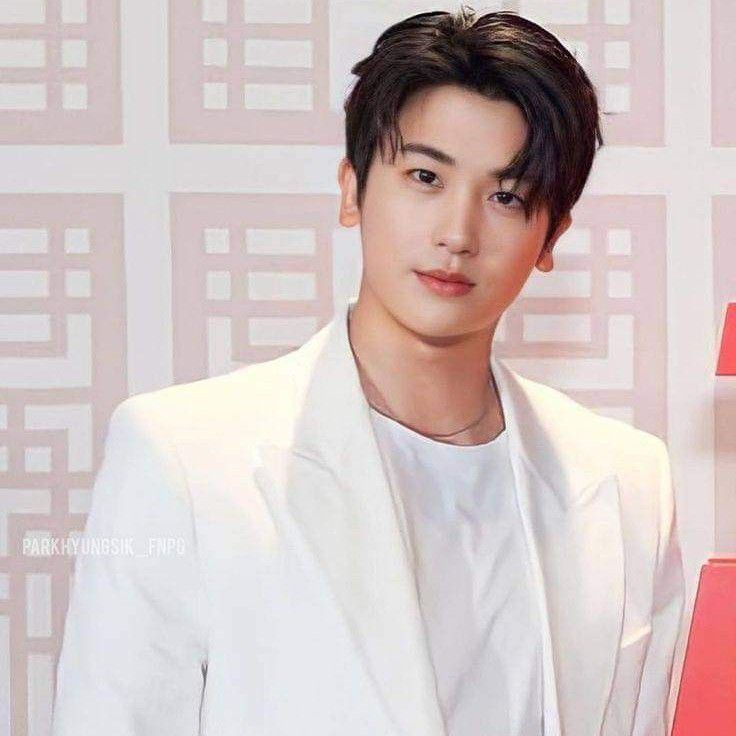 Latest photo of Park Hyungsik