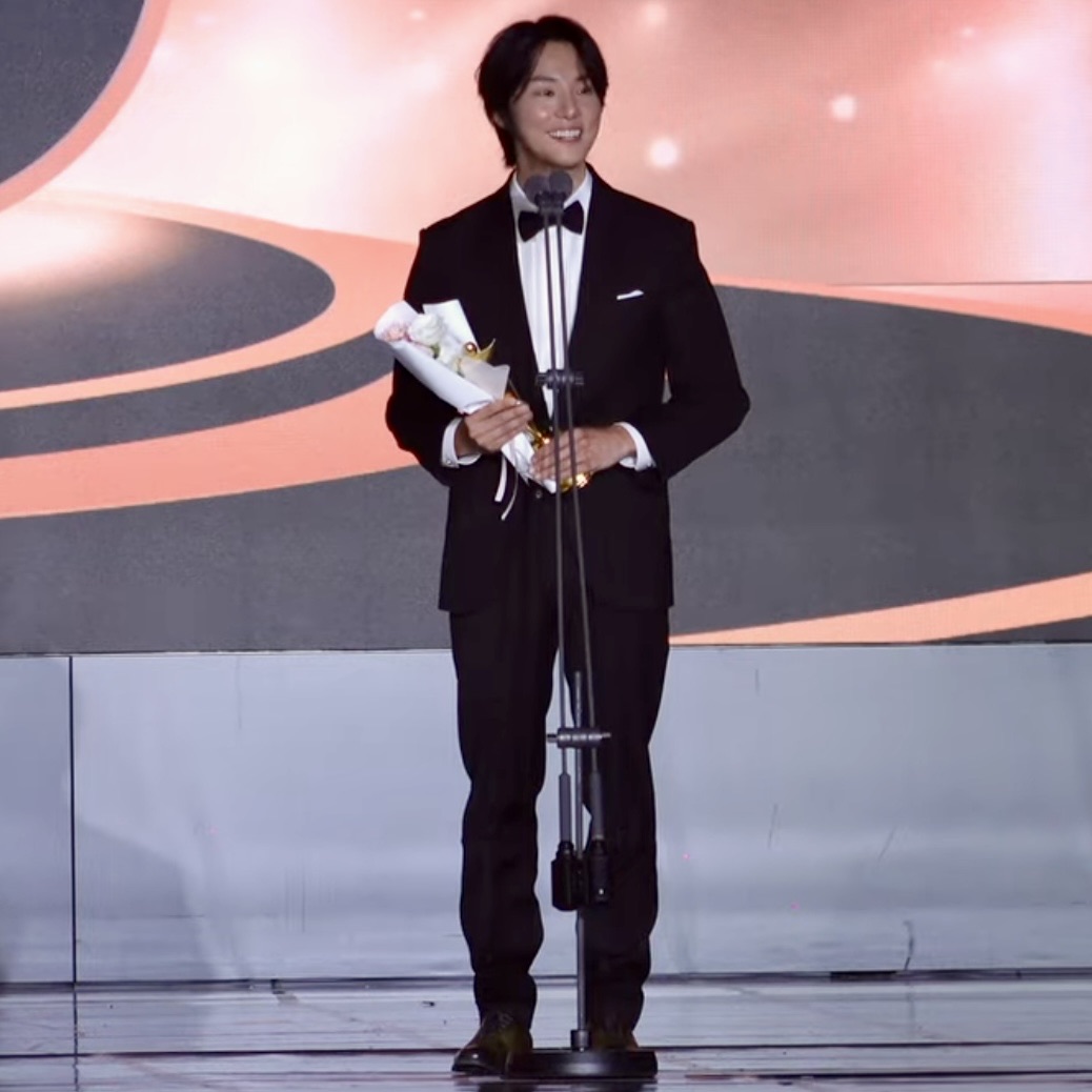 Behind-the-scenes cut of Yoon Shiyoon