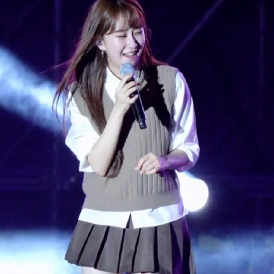 A moment captured by a fan of Jeon Yujin