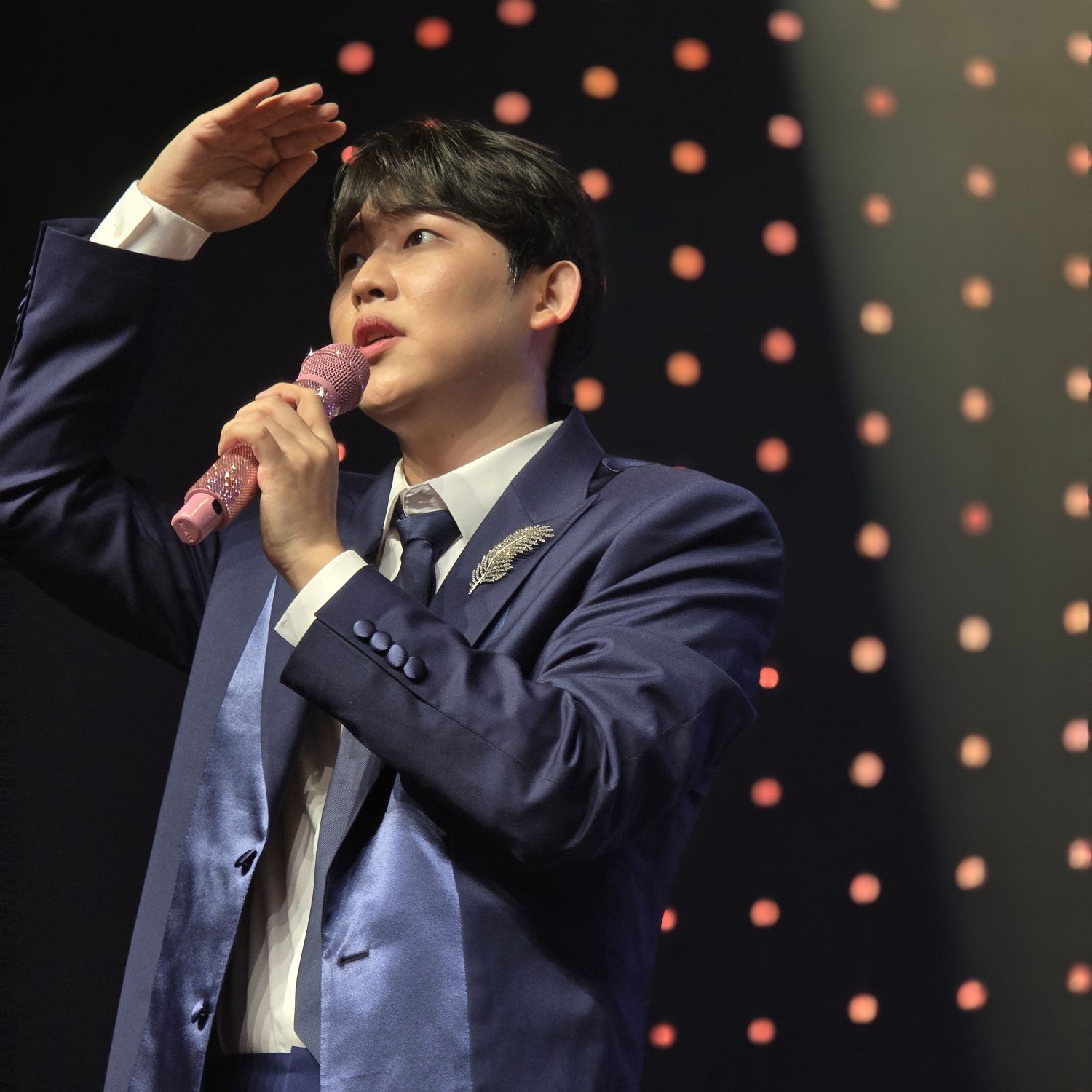 A moment captured by a fan of Jinuk