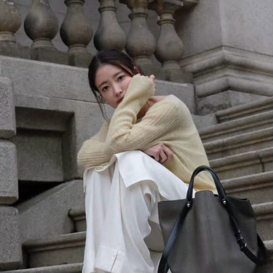Behind-the-scenes cut of Lee Seyoung
