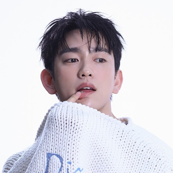Recent activity shot of Park Jinyoung