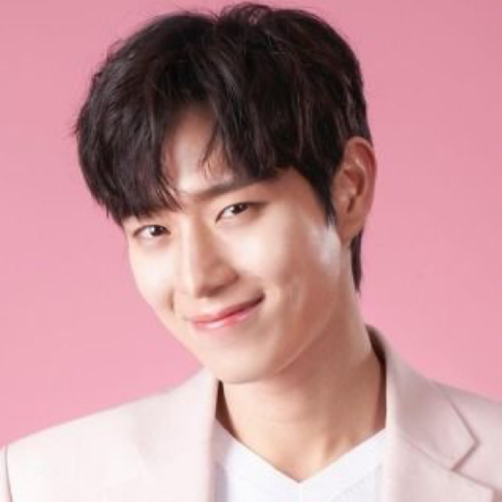 Behind-the-scenes cut of Kim Youngdae