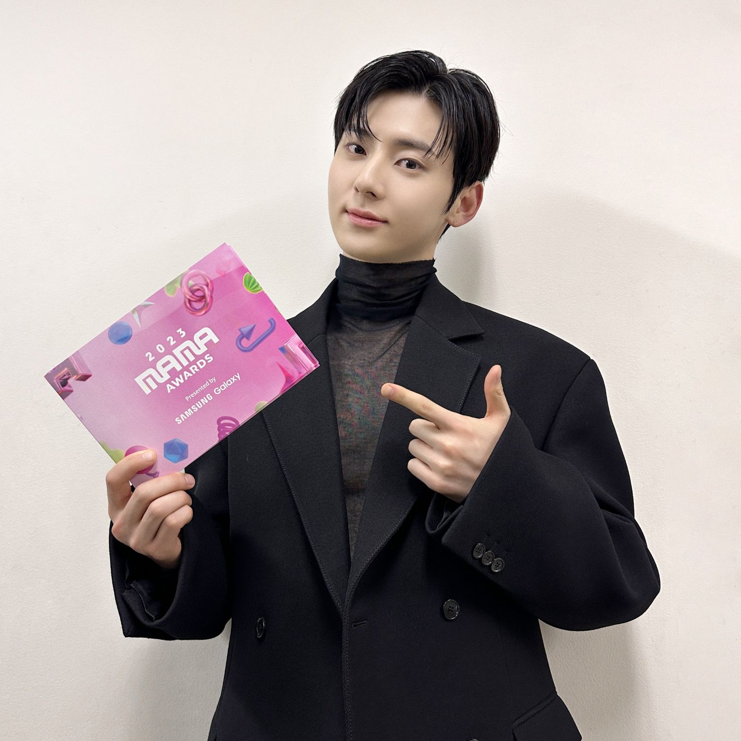 Behind-the-scenes cut of Hwang Minhyun