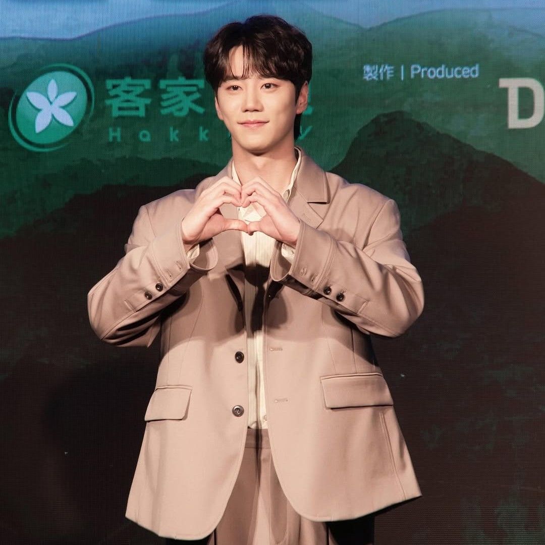 Behind-the-scenes cut of Lee Junyoung