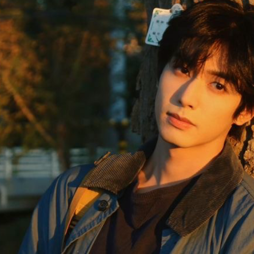 A moment captured by a fan of Song WeiLong