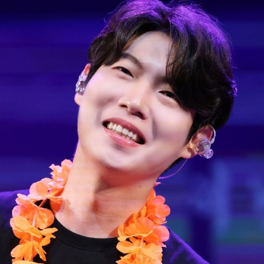 A moment captured by a fan of Son Taejin