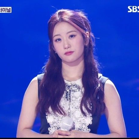 Behind-the-scenes cut of Oh Yujin