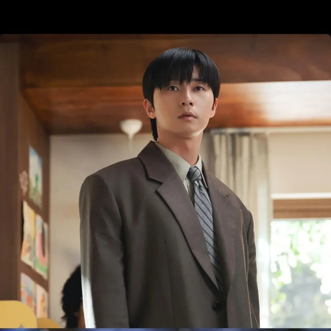 A moment captured by a fan of Park Seojoon