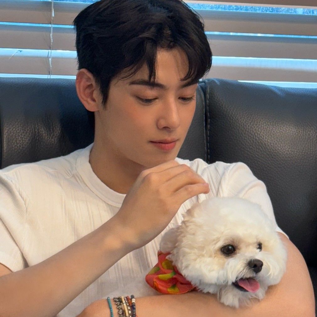 Foto terbaru dari Cha Eunwoo