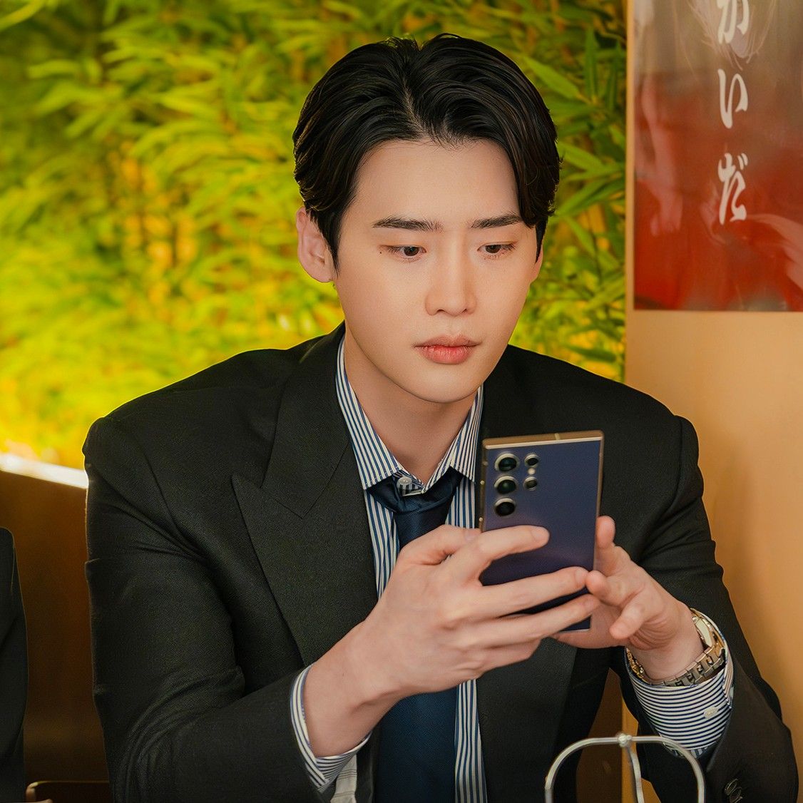 A moment captured by a fan of Lee Jongsuk