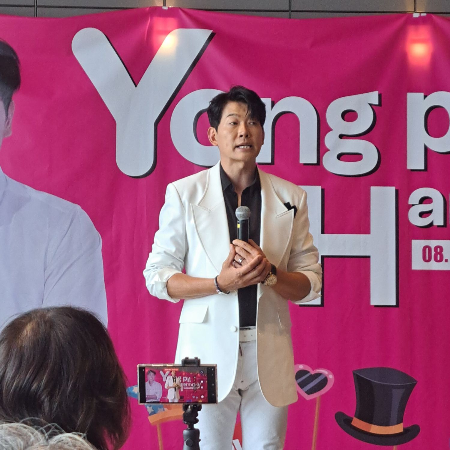 A moment captured by a fan of Kim Yongpil
